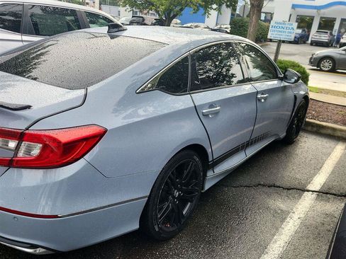 Used 2022 Honda Accord Touring image 3