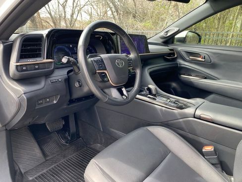 Used 2025 Toyota Crown Platinum image 25