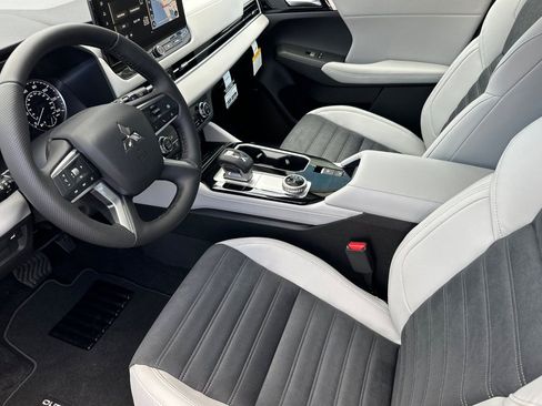 New 2026 Mitsubishi Outlander SE image 9