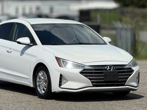 Used 2019 Hyundai Elantra SE FWD image 15