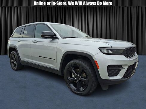 Used 2023 Jeep Grand Cherokee Altitude image 1