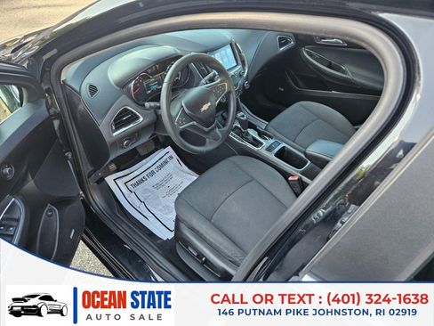 Used 2017 Chevrolet Cruze LT w/ Sun And Sound Package FWD image 10