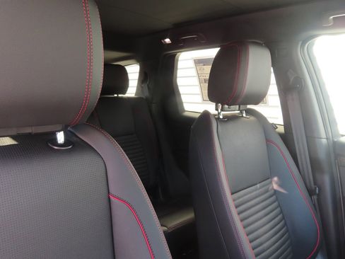 Used 2023 Land Rover Discovery Sport SE R-Dynamic image 4