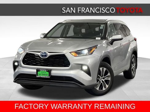 Used 2021 Toyota Highlander XLE AWD/4WD image 1
