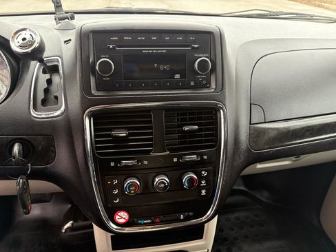 Used 2013 RAM C/V Tradesman image 35