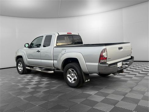 Used 2012 Toyota Tacoma 4x4 Access Cab V6 w/ SR5 Pkg image 4