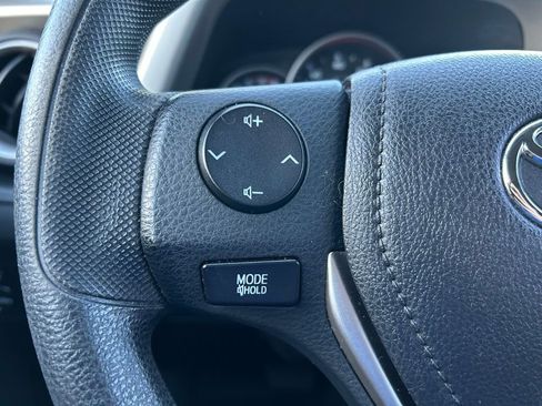 Used 2016 Toyota RAV4 LE image 19