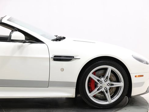 Used 2016 Aston Martin V8 Vantage GT RWD image 54