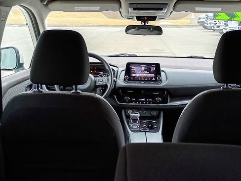 Used 2022 Nissan Rogue SV image 19