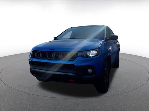 Used 2025 Jeep Compass Trailhawk image 7