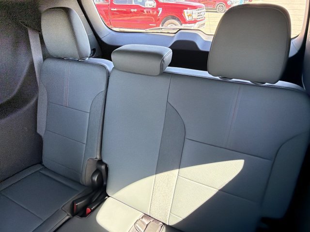 Used 2026 GMC Acadia AT4 w/ LPO, All-Weather Package AWD/4WD image 33