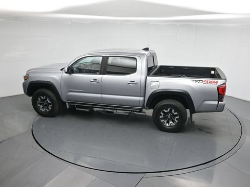 Used 2019 Toyota Tacoma TRD Off-Road w/ Technology Package AWD/4WD image 42