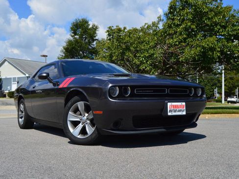 Used 2019 Dodge Challenger SXT image 20
