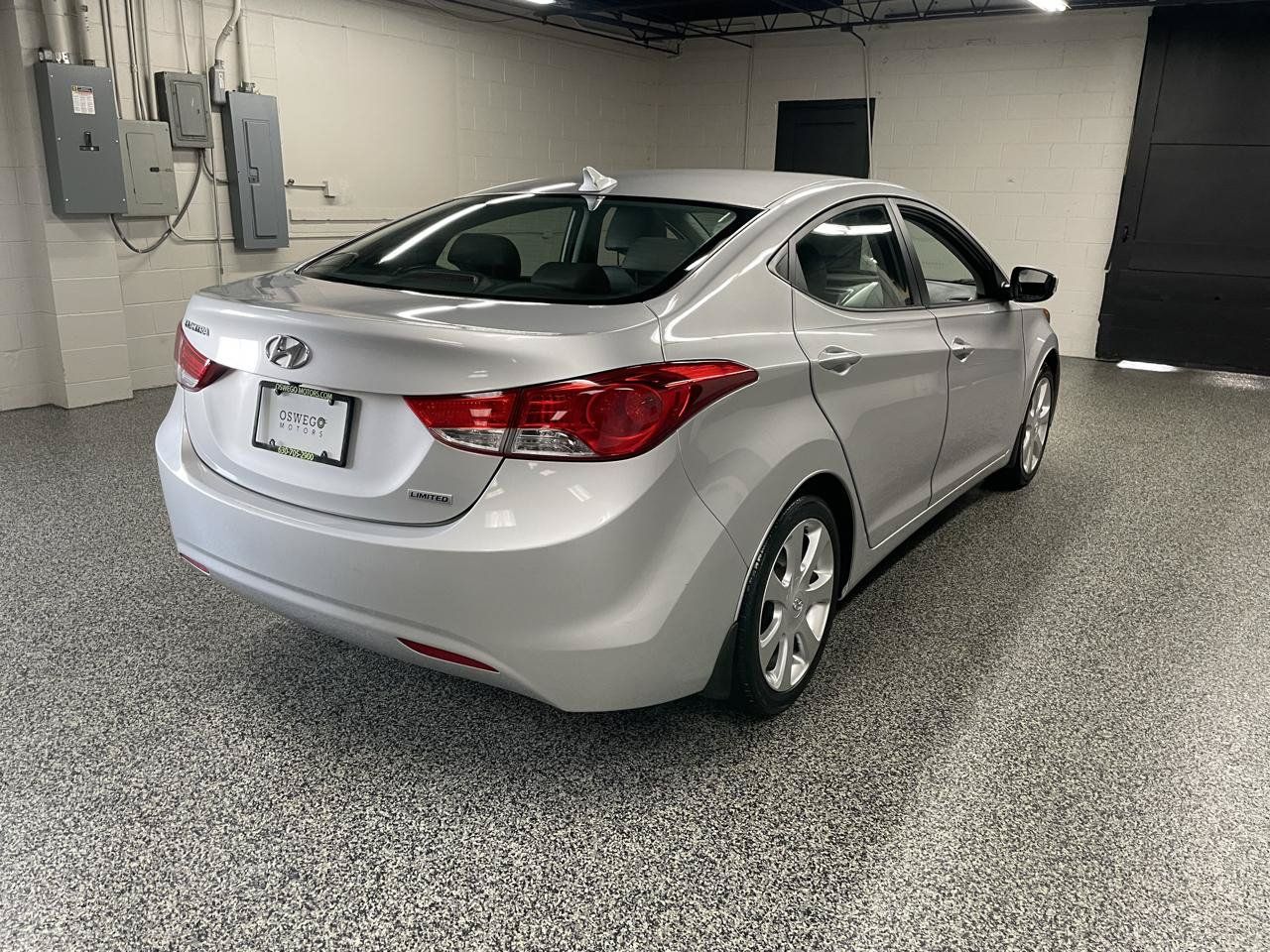 Used 2013 Hyundai Elantra Limited w/ Technology Pkg FWD image 5