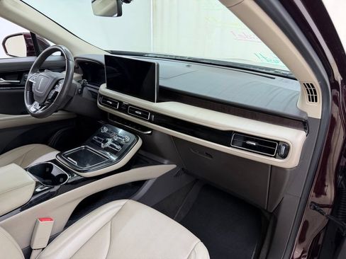 Used 2022 Lincoln Nautilus Reserve AWD/4WD image 12