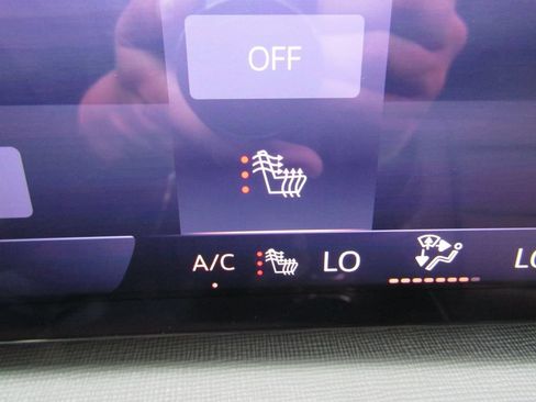 Used 2025 Buick Enclave Sport Touring AWD/4WD image 17