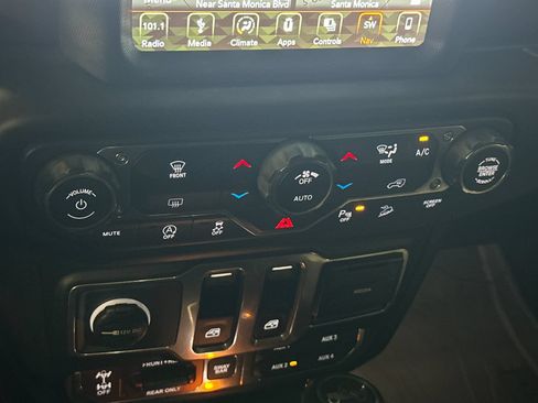 Certified 2018 Jeep Wrangler Rubicon AWD/4WD image 18