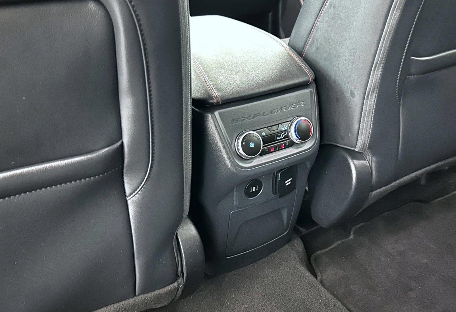 Used 2025 Ford Explorer ST AWD/4WD image 23