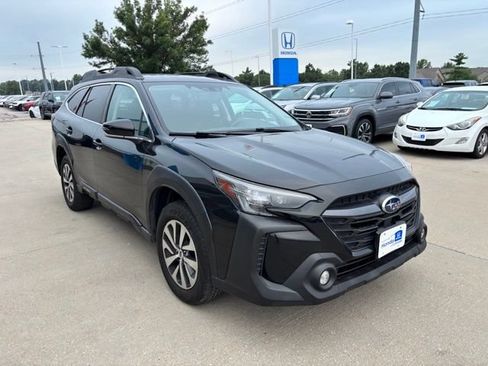 Used 2023 Subaru Outback Premium AWD/4WD image 3