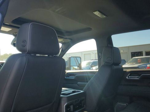 Used 2024 GMC Sierra 3500 Denali w/ Technology Package image 14