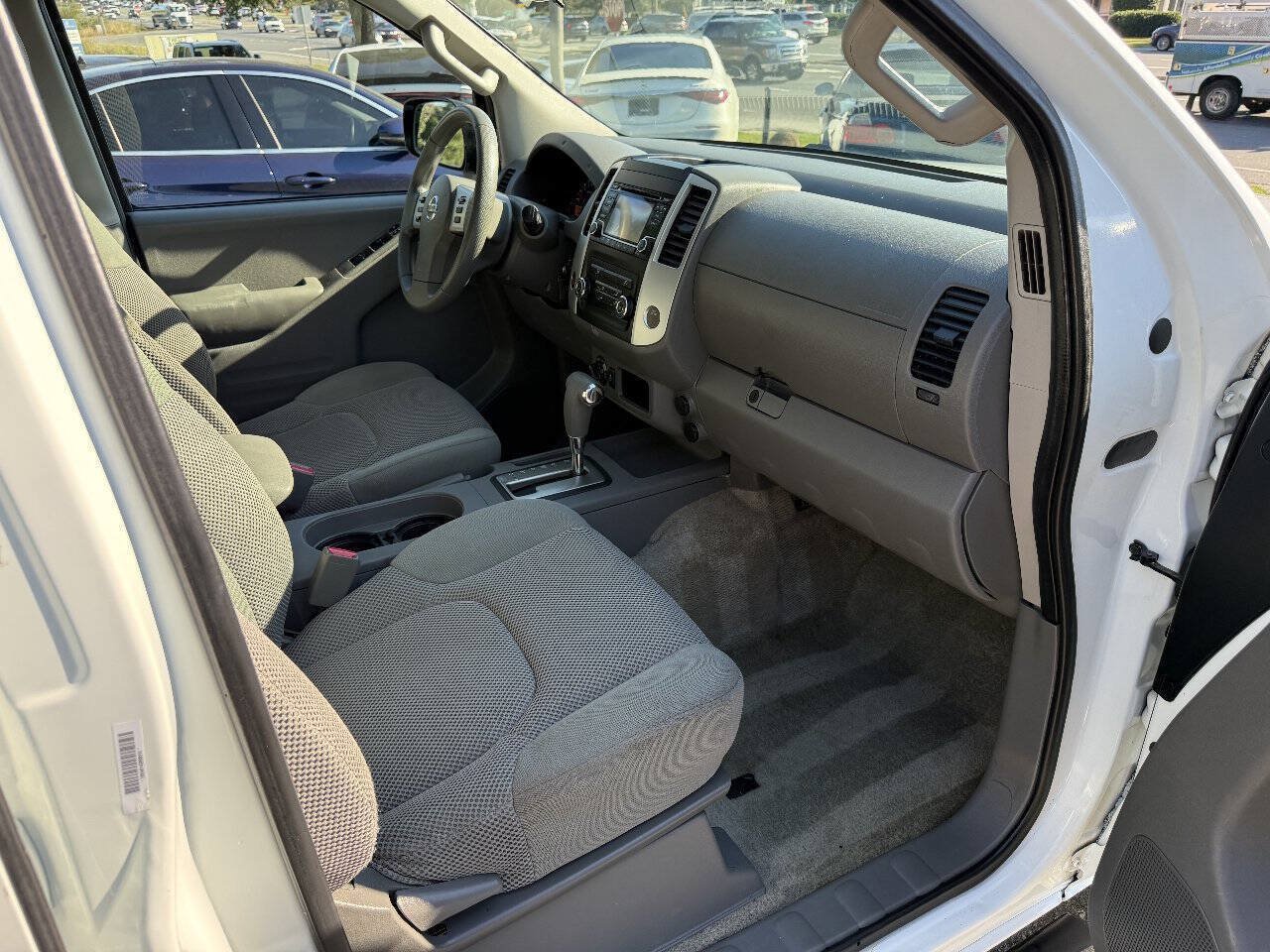 Used 2015 Nissan Frontier SV AWD/4WD image 13