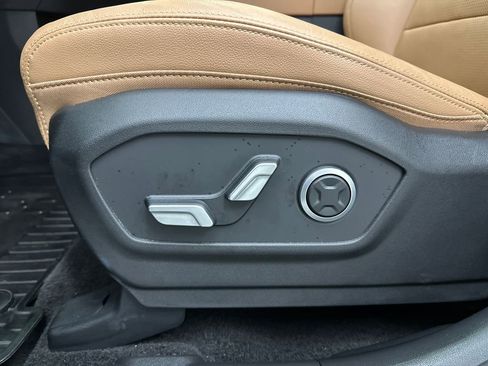 Used 2025 Hyundai Santa Fe Limited AWD/4WD image 10