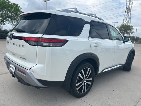 Used 2024 Nissan Pathfinder Platinum image 4