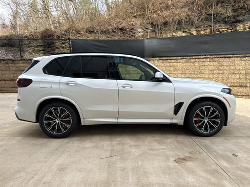 New 2026 BMW X5 xDrive50e w/ M Sport Package AWD/4WD image 8