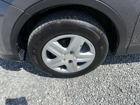 Used 2015 Toyota RAV4 LE FWD image 13
