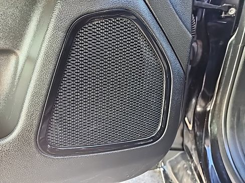 Used 2024 Jeep Compass Trailhawk image 12