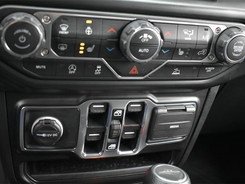 Certified 2022 Jeep Gladiator Willys image 21