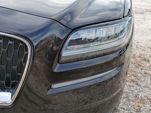 Used 2022 Lincoln Nautilus Reserve w/ Equipment Group 201A image 10