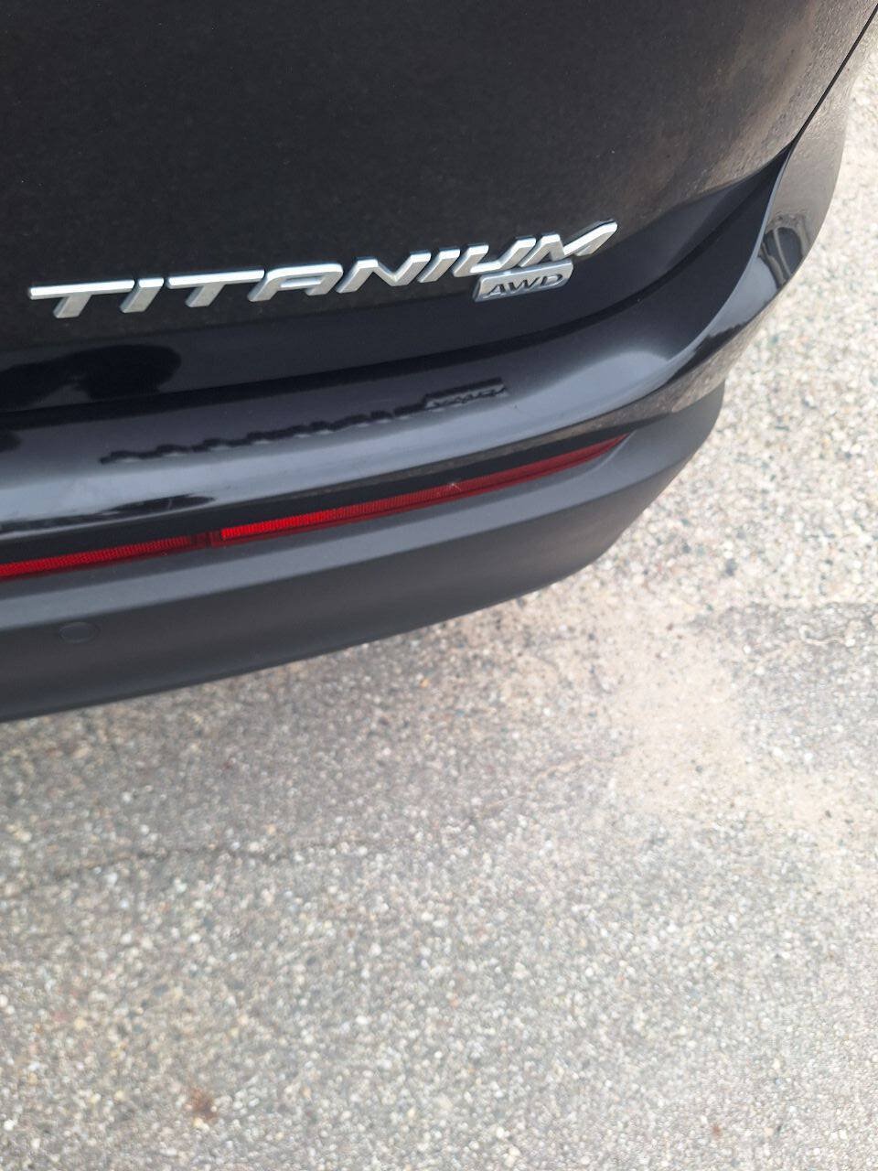 Used 2018 Ford Edge Titanium w/ Equipment Group 302A AWD/4WD image 5