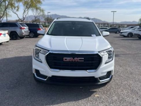 Used 2023 GMC Terrain SLE w/ Driver Convenience Package image 2