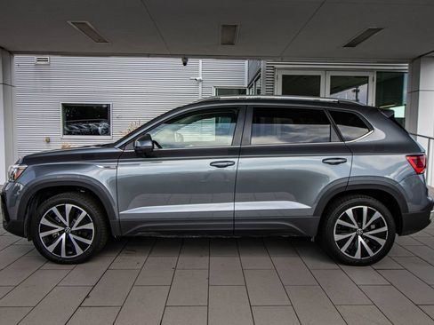 Certified 2023 Volkswagen Taos SE w/ Panoramic Sunroof Package FWD image 11