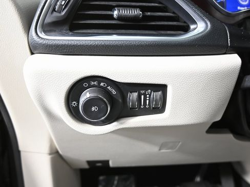 Used 2020 Chrysler Pacifica Limited w/ Advanced Safetytec Group image 26