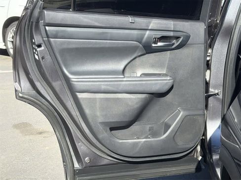 Used 2021 Toyota Highlander XLE image 30