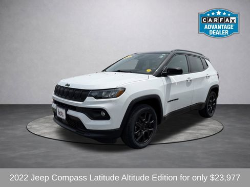Used 2022 Jeep Compass Latitude w/ Sun and Sound Group AWD/4WD image 5