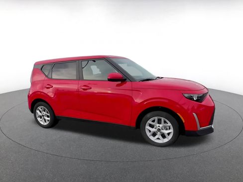 Used 2025 Kia Soul LX w/ LX Technology Package image 2