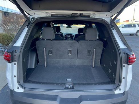 Used 2022 Chevrolet Traverse LT image 9
