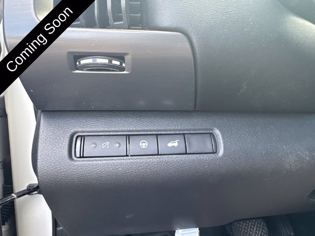 Used 2022 Nissan Pathfinder SL w/ SL Black Package FWD image 11