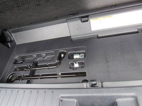 Used 2021 Toyota Highlander XLE AWD/4WD image 34