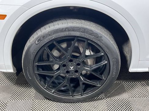 Used 2020 Audi Q5 e Premium Plus w/ Premium Plus Package AWD/4WD image 28