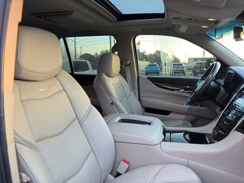 Used 2019 Cadillac Escalade Premium Luxury image 9