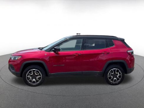 Used 2025 Jeep Compass Trailhawk AWD/4WD image 8