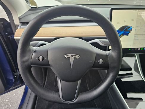 Used 2021 Tesla Model Y Standard Range image 26