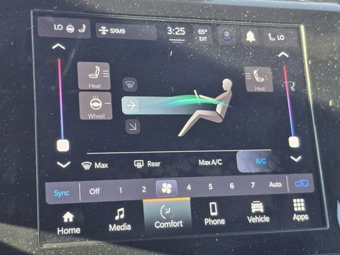 Used 2024 Jeep Grand Cherokee Altitude AWD/4WD image 13