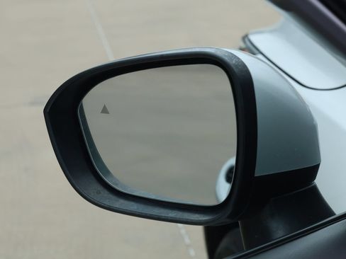 Used 2024 Nissan Rogue SV FWD image 9