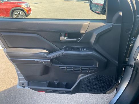 Used 2025 Toyota Tacoma TRD Off-Road image 18