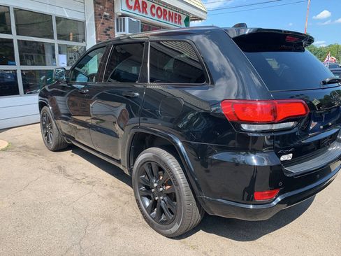 Used 2018 Jeep Grand Cherokee Altitude AWD/4WD image 6